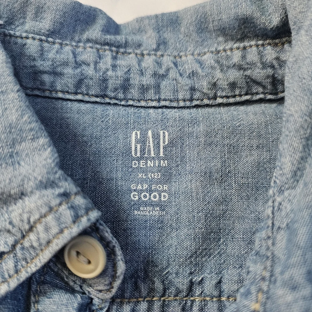 Gap Kids Chambray Light Blue Casual Button Down Denim Shirt- XL (12)